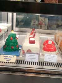 The simple cafe and bakery 