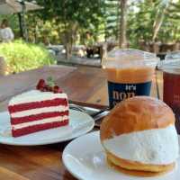 🏰 Within Khaoyai✨️🍰 คาเฟ่สวนหิน