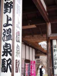 【福島×冬の旅】茅葺き屋根の駅舎 待合室には囲炉裏も・・