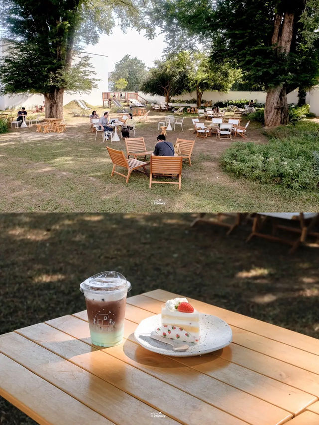 Feel At Ease Cafe คาเฟ่กาญ มินิมอลมินิใจ🧋🍰🏡