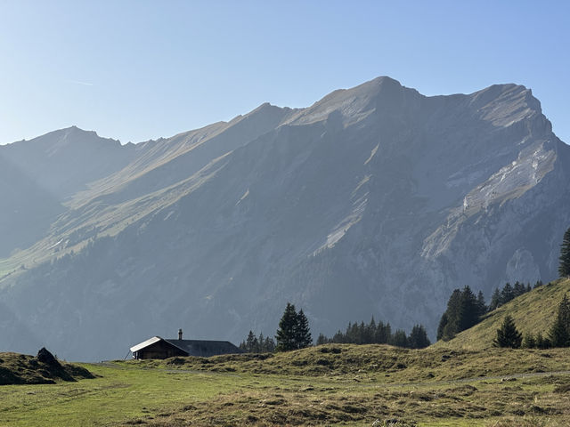 The Mesmerizing Hike to Oeschinensee: A Swiss Gem