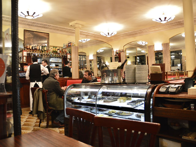 A Classic Parisian Morning at Café de Flore☕️