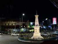 日惹紀念碑 Tugu Jogja —— 熱鬧的夜晚氛圍