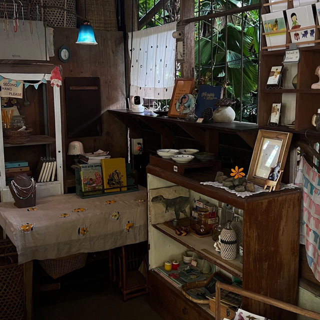 Paper Spoon Cafe: คาเฟ่บ้านไม้ในบรรยากาศอบอุ่น