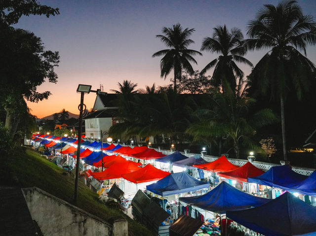 เดินเที่ยวตลาดมืดหลวงพระบาง สปป.ลาว 