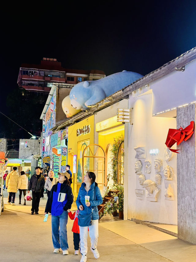 Discover the Artistic Heart of Xiamen: A Night in Shapowei