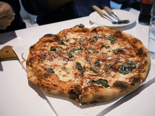 🍕 PINK SVLT：おしゃれなアメリカンスタイルの絶品イタリアンレストラン 🇺🇸🍝