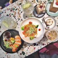 🇲🇾 JOMO Eatery: A Fusion Feast Near Sultan Mahmud Airport
