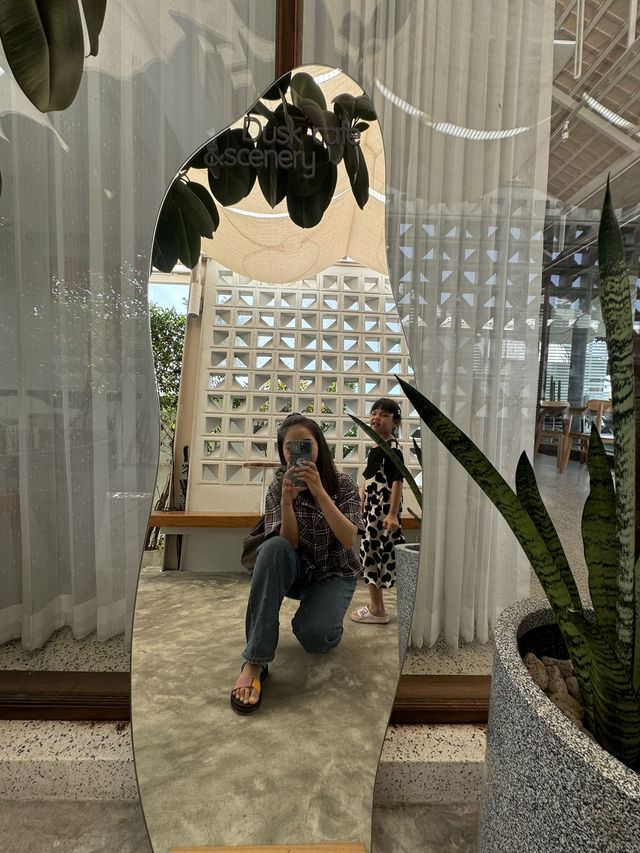 Dusk Cafe คาเฟ่ริมแม่น้ำสายบุรี