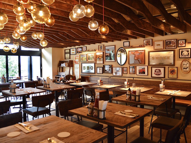 Juicy Burgers & Craft Beer at SMOKEHOUSE