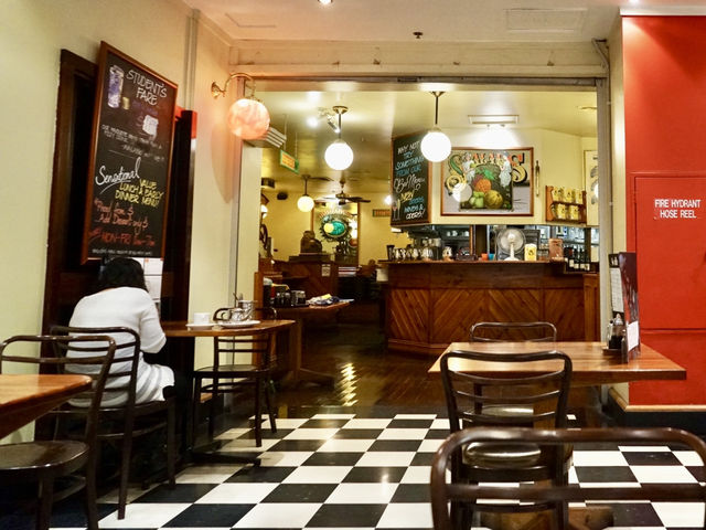 Fluffy Pancakes & Cozy Vibes at The Pancake Parlour