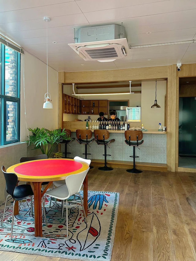 WHITE NOSE - CAFE & WINE BAR SAIGON