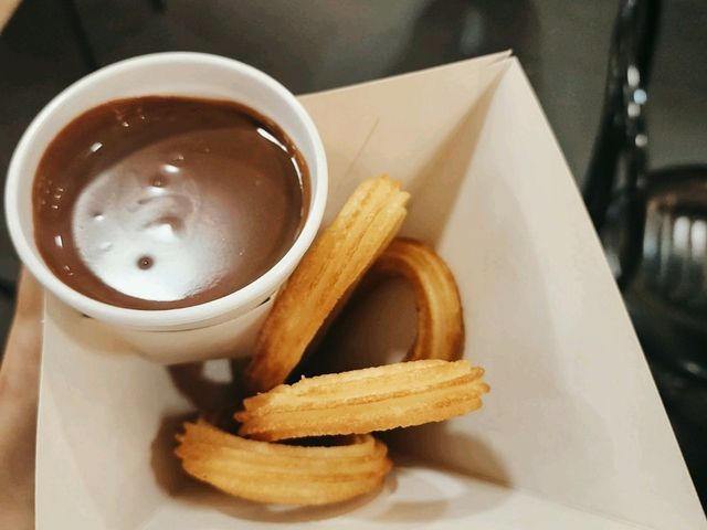 [🇪🇸マドリード] スペインの伝統菓子！Chocolatería 1902のチュロス