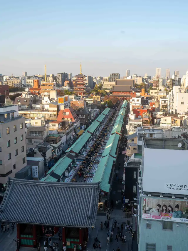 Walking around Asakusa in the evening with a DSLR