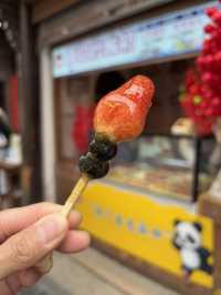 ผลไม้เคลือบน้ำตาล ถังหูลู่ ขนมอร่อยที่จีน