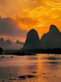 Drifting Through Heaven: The Tranquil Beauty of Guilin