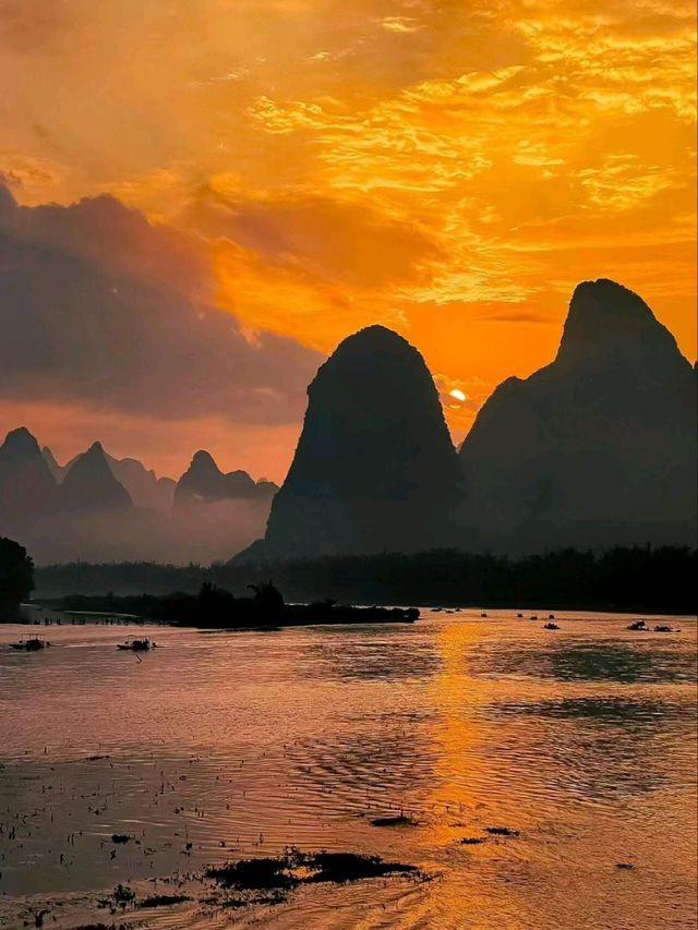 Drifting Through Heaven: The Tranquil Beauty of Guilin