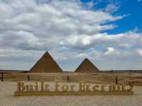 🏜️✨ Timeless Wonder: My Encounter with Egypt’s Giza Pyramids ✨🏜️