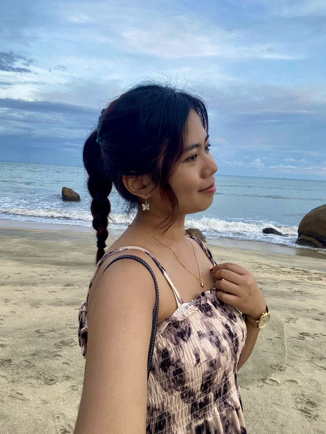 Sunshine and Happy Vibes at Teluk Cempedak Beach!