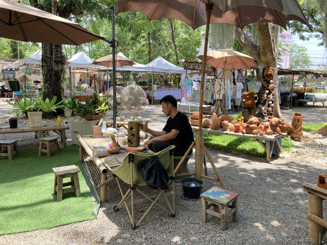 เที่ยวได้ทุกฤดูแบบชิล ๆ “กาดต๋องตึง”