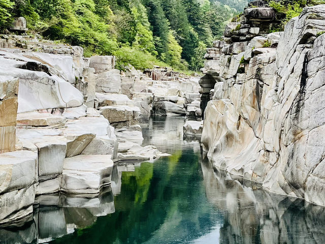 【寝覚の床】木曽川の流れで花崗岩が深く削られた景勝地