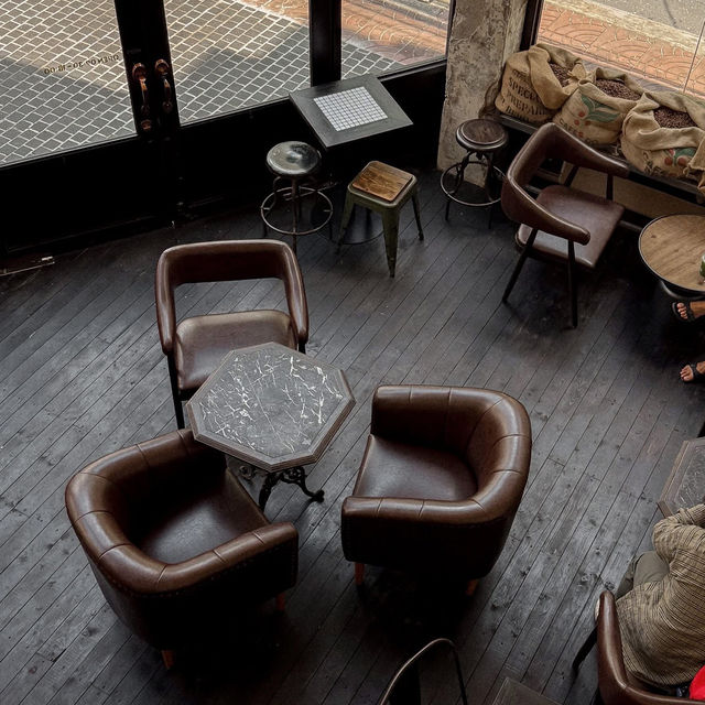 BEANS coffee roaster • Songwat, BKK 🕍☕️🍂🤎🛵 