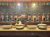 ManMo Temple วัดบุ๋นและบู๊ในที่เดียวกัน