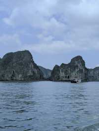 🇻🇳 Halong Bay – Part 2: Light, Stone, and Water — A Landscape That Changes You 🌊⛰