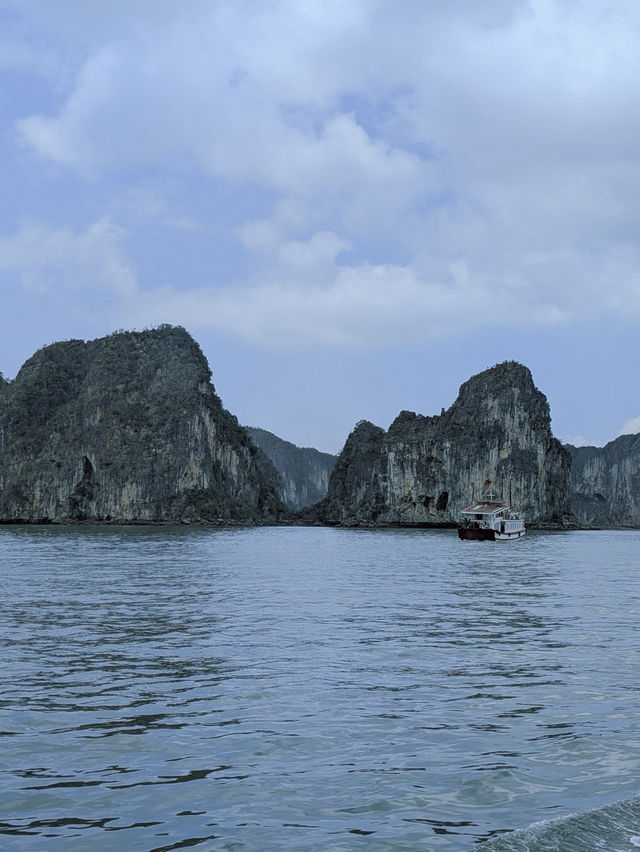 🇻🇳 Halong Bay – Part 2: Light, Stone, and Water — A Landscape That Changes You 🌊⛰