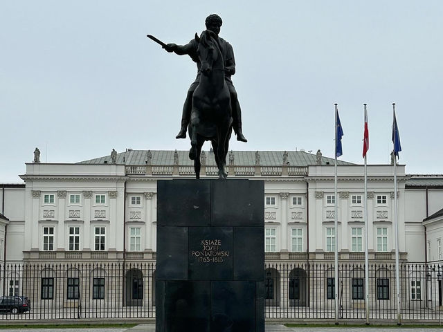 Presidential Palace & Royal Castle: Warsaw's Iconic Duo👑🏛️   