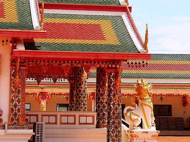 วัดพระธาตุเชิงชุมวรวิหาร ครอบพระพุทธบาท 4 องค์