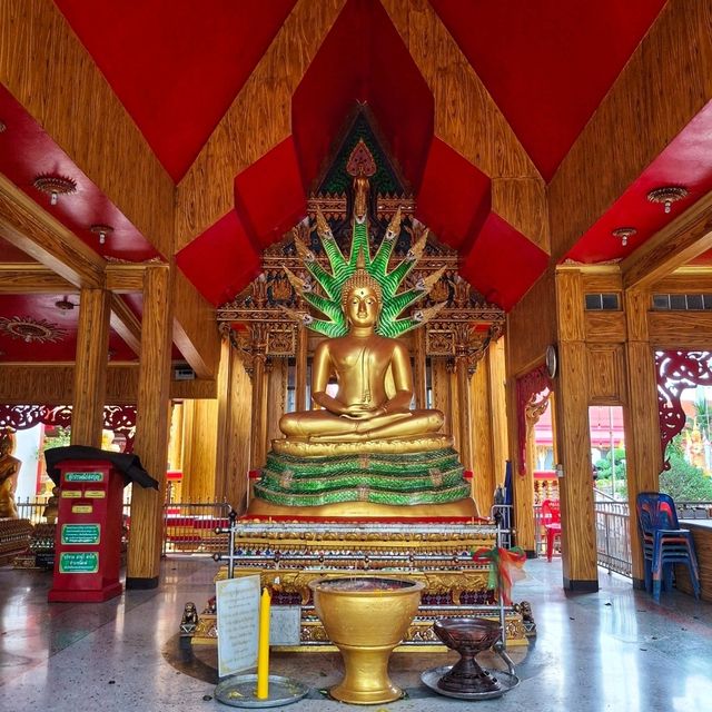 สักการะพระพุทธชินราชจำลองที่วัดสายไหม