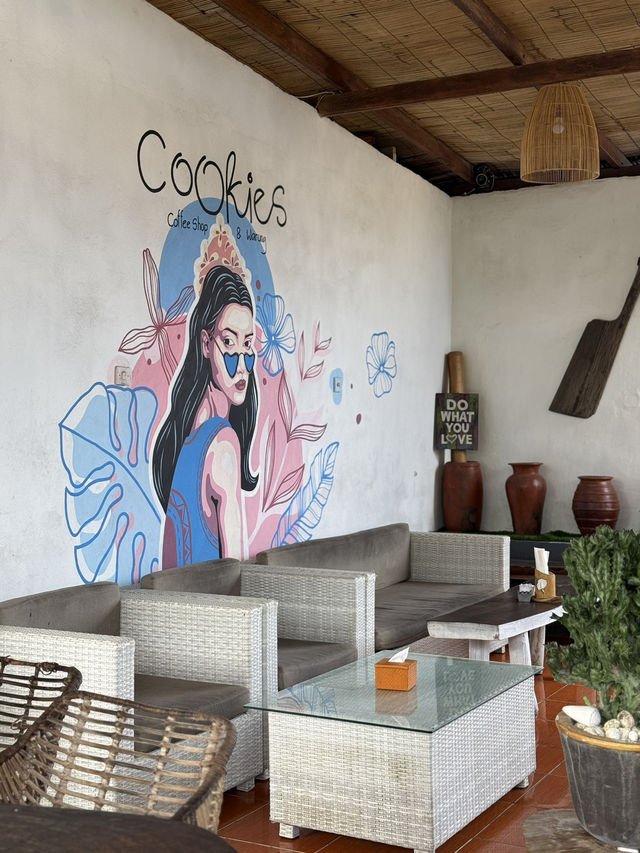 Neighborhood cafe in southwest Lembongan