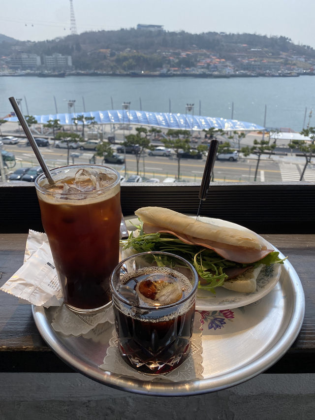 빈티지한 집에서 바라본 여수 바다, 시간도 쉬어간다 🌿☕