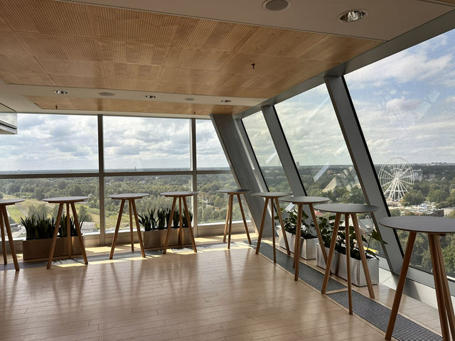 【ラトビア国立図書館｜静かに過ごせる現代建築と展望の空間】  美しい建物で感じる、文化と落ち着きのひととき