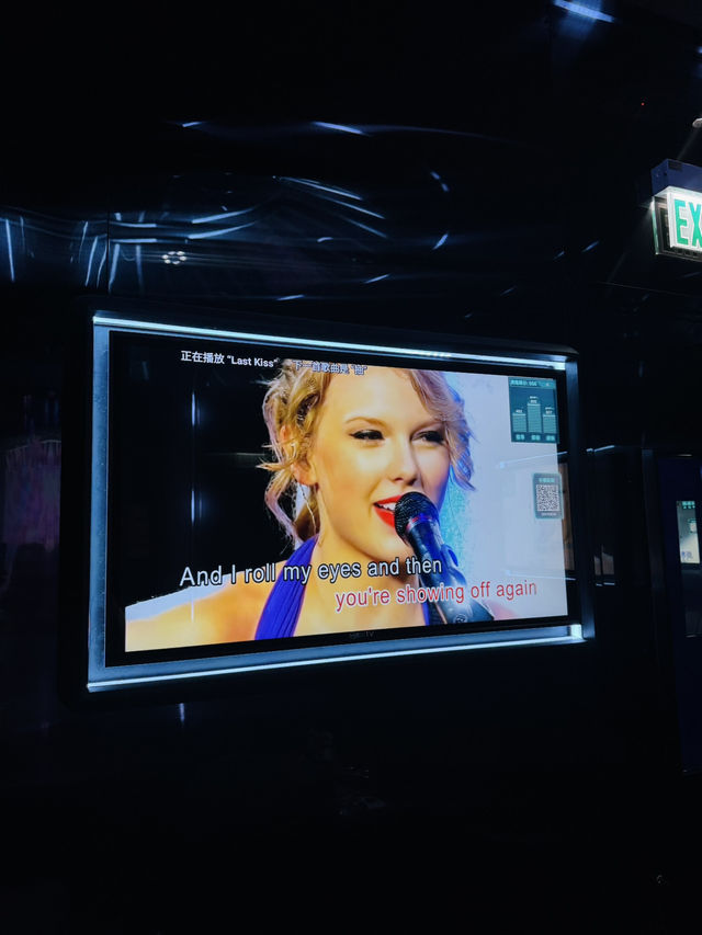 蘭桂坊都有得唱K 🎤？仲有野食可以食住唱🎶