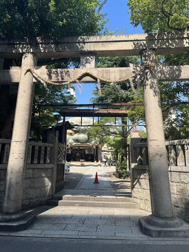 😃【大阪・難波 八阪神社（ナンバ ヤサカ神社）】 獅子の口で“厄除け＆勝運ゲット”のパワースポット！