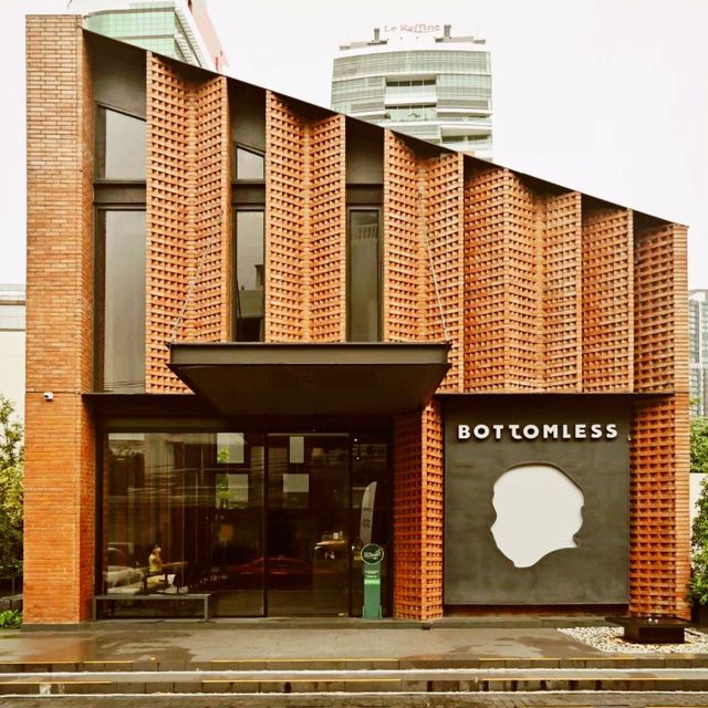 Bottomless cafe