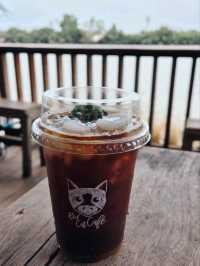 ☕ : Red Cat Cafe. คาเฟ่ฉะเชิงเทรา