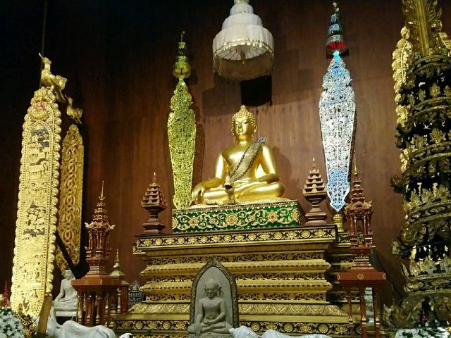 เยือน.. พิพิธภัณฑ์โฮงหลวงแสงแก้ว