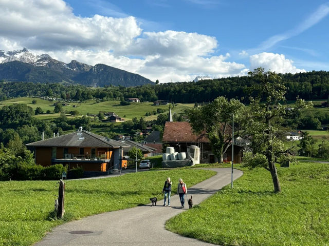 🏔️🇨🇭 Spiez: The Pinnacle of Swiss Charm!