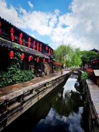 Dressed up and spend a day in lijiang ancient city