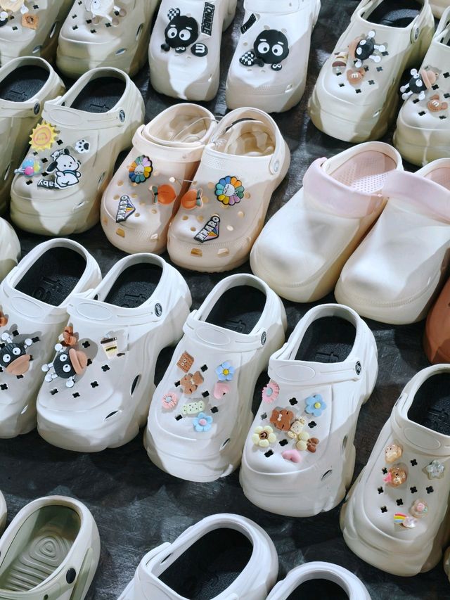 A lively street food paradise in Yiwu (But watch your step! 😭)