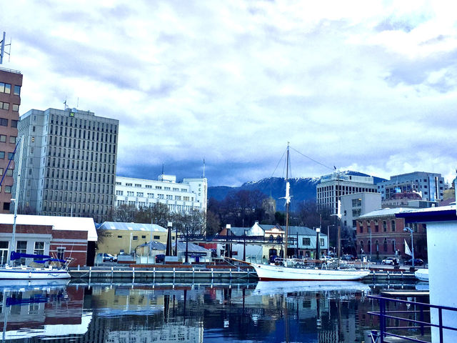 Easy indulgence by the water: Snacking at Waterfront Harbour
