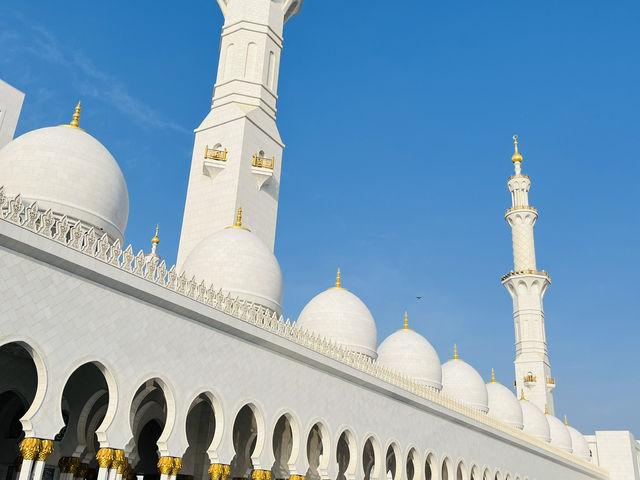 Grace in White: A Visit to Sheikh Zayed Grand Mosque