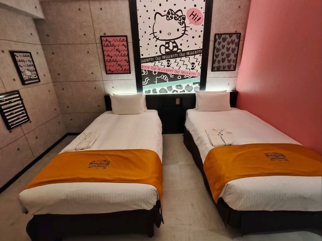 沖繩國際通Sanrio主題酒店開箱！Hello Kitty布甸狗主題房+免費冰淇淋+飲品吧+抽獎+會藉丨再嘆埋KITTY造型早餐丨Hotel Okinawa with Sanrio Character