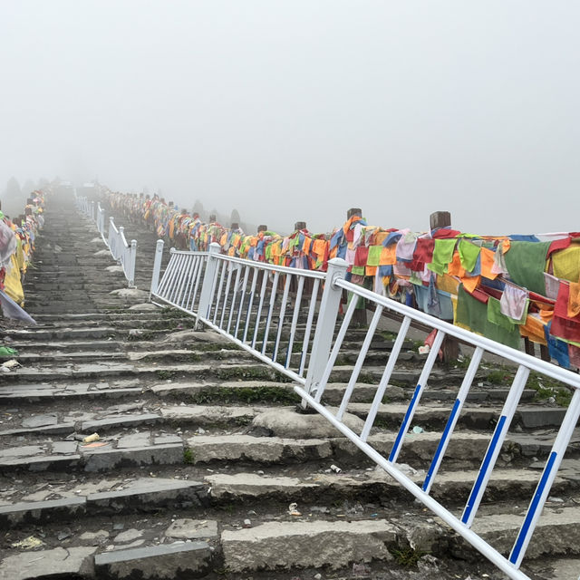  🌨 Zheduo Mountain — First Gateway to Tibet, Last Stop in Sichuan