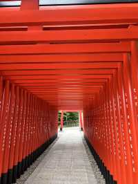 📍三光稲荷神社｜戀愛運與美照兼得的紅色奇蹟⛩️❤️