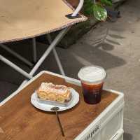 คาเฟ่สไตล์โฮมมี่ พร้อมบรรยากาศกลางสวน จ.นครปฐม