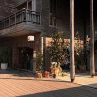 Little Tree Grocery ซ่อนตัวอยู่ใน “เรือนศิลปิน” 